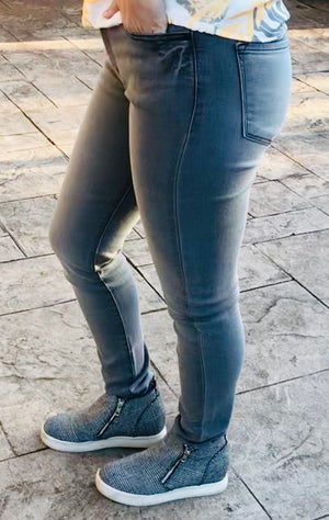 Amazing Gray Mid-Rise Skinny Jean