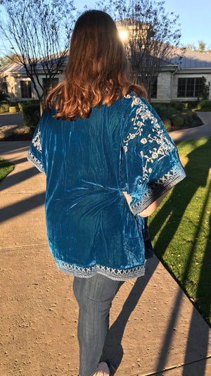 Plus Size Velvet Embroidery Detailed Kimono