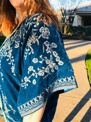 Plus Size Velvet Embroidery Detailed Kimono